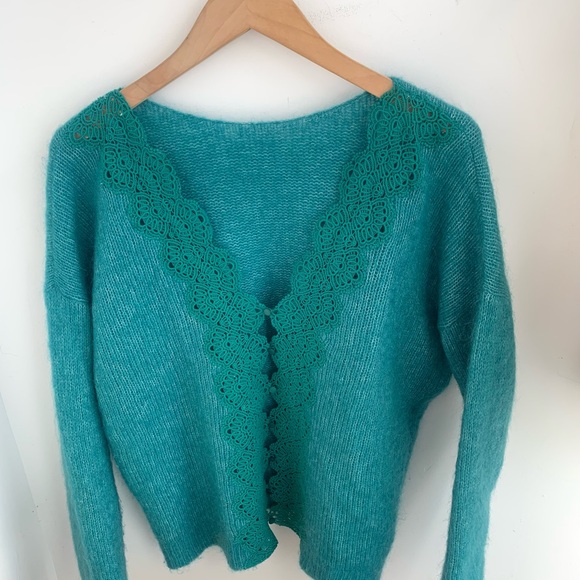 Sezane Green Scalloped Lace-Back V-Neck Sweater - Picture 10 of 12